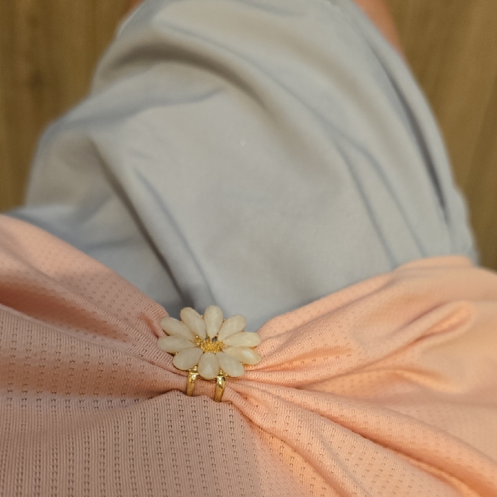 2 Elegant White Floral Clip For Clothing Or Hair.